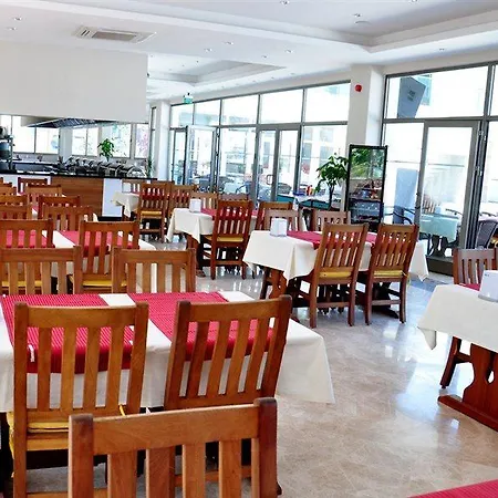 甘贝特茉莉花海滩酒店
